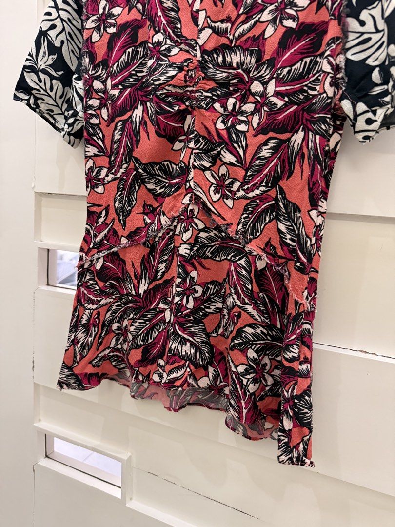 Zara floral blouse size S (Category: Blouses) located in San Pablo. Submitted by iamtrina (Listing ID 1465399698, Image 2). Description: Authentic zara Small size Up to 34” bust Up to 28” waist.