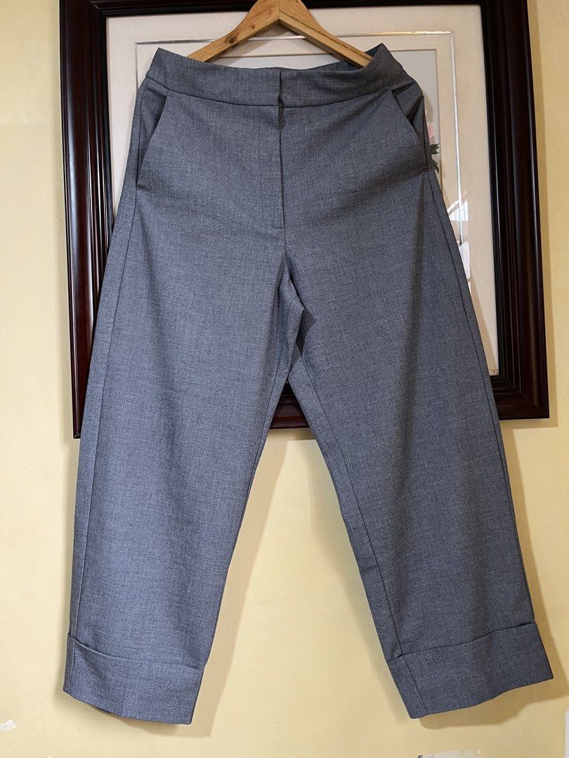 Zara Highwaist Barrel Trouser (Category: Other Bottoms) located in Taguig. Submitted by madeasoncloset (Listing ID 1465432134, Image 1). Description: Size L Waist 29-31 Length 42 " .