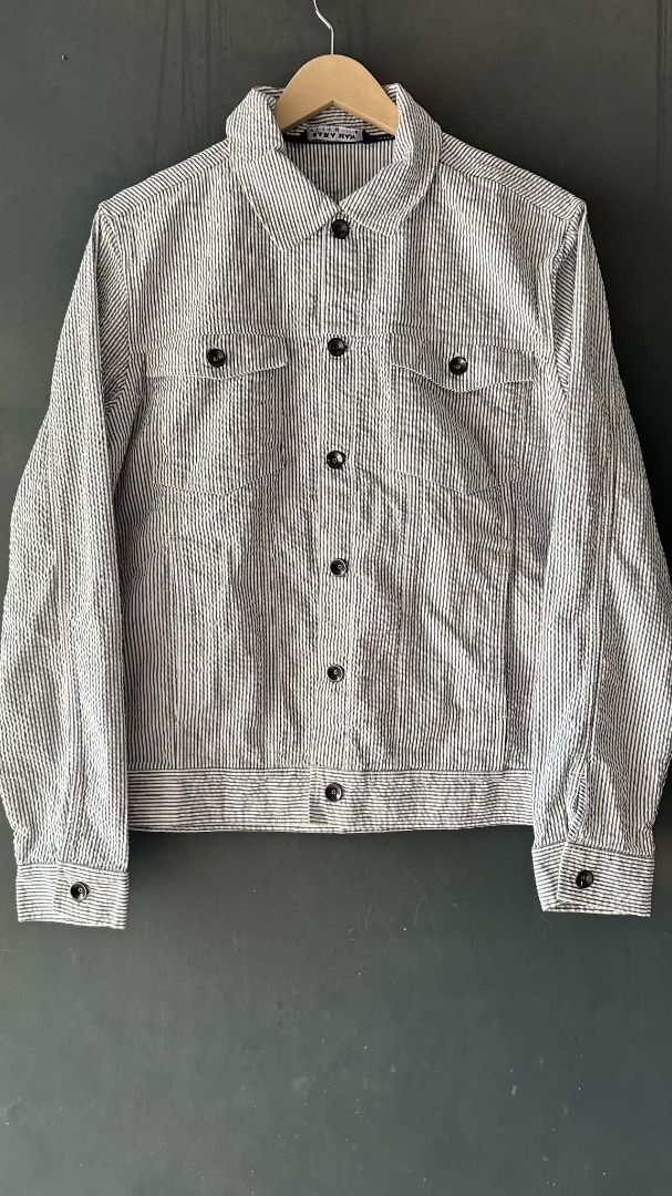 ZARA MAN Striped Seersucker Button-Up Jacket (Dimes: 22W 24L) (Category: Tshirts & Polo Shirts ) located in General Santos City (Dadiangas). Submitted by moana_thrifts (Listing ID 1463989307, Image 2). Description: Dimes: 22W 24L.