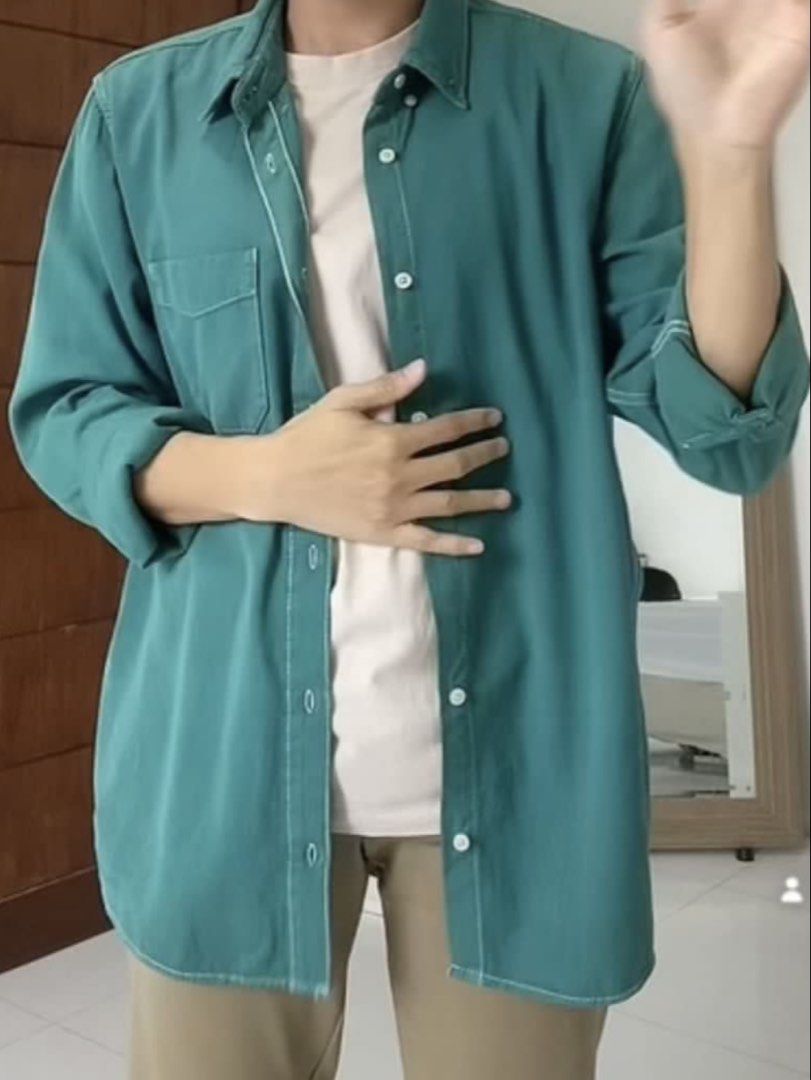 ZARA MAN Teal Overshirt XL (Category: Tshirts & Polo Shirts ) located in Quezon City. Submitted by wearhouze (Listing ID 1465484415, Image 3). Description: - Brand: Zara - Size: XL - Color: Teal with contrast white stitching - Details: Single chest pocket, relaxed fit - Condition: Clean, excellent pre-owned condition.