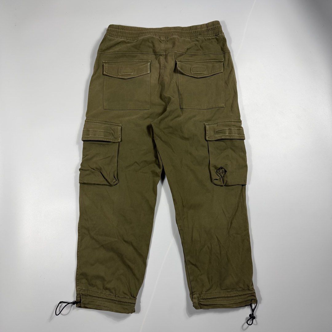 Zara Olive Green Multiple Pocket Cargo Pants (Category: Jeans) located in Bacolod City. Submitted by freshstuff13 (Listing ID 1465502561, Image 2). Description: - Brand: Zara - Size: M (Regular fit) - Color: Olive green / Earthy khaki - Material: Mid-weight cotton - Waist: Elastic with adjustable drawstring - Pockets: Multiple utility pockets on sides and back - Cuffs: Adjustable drawstrings at ankles.
