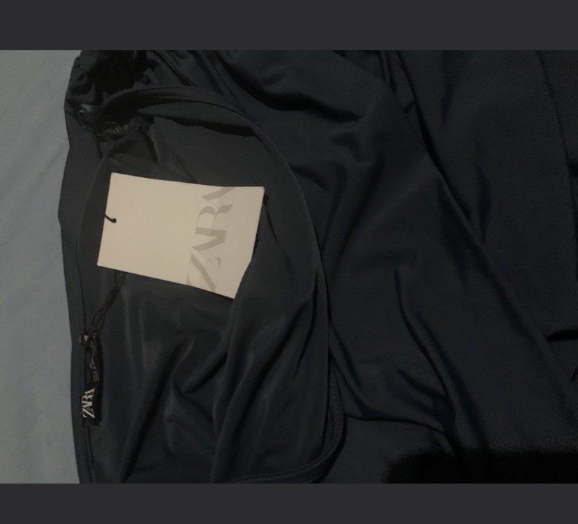 Zara One-Shoulder Draped Crop Top Dark Grey (Category: Sleeveless) located in Davao. Submitted by kennysmith3928 (Listing ID 1465476191, Image 3). Description: Zara blue asymmetric top Size L but can fit M-L Super nice in actual Great for office or party.