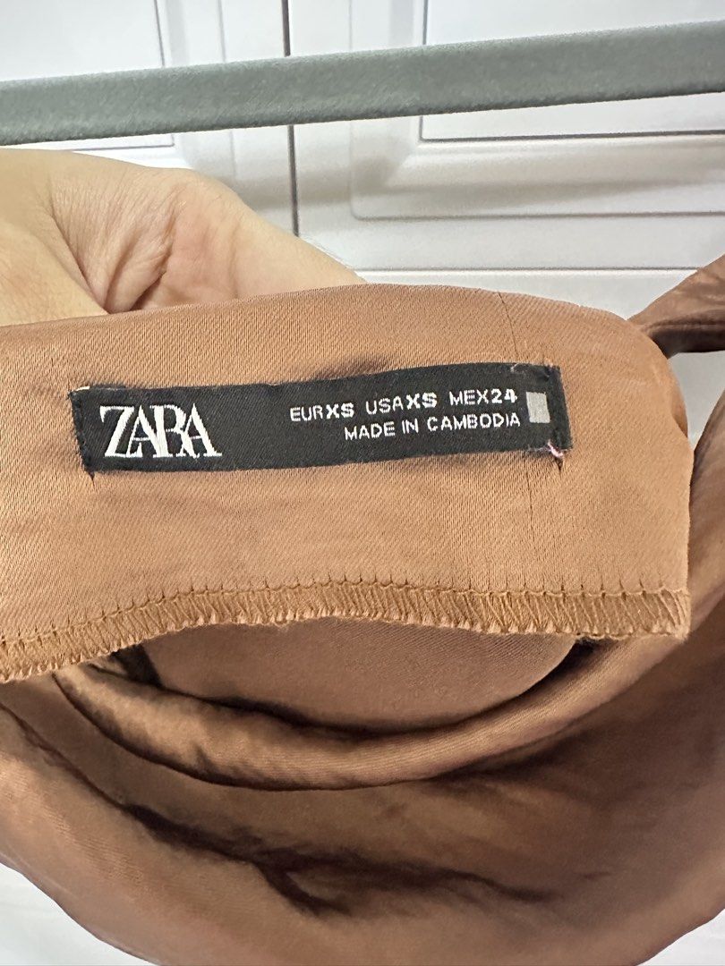 Zara Silk Top (Category: Sleeveless) located in Quezon City. Submitted by jeydeegmr (Listing ID 1465434867, Image 3). Description: Bought this in europe. Never been used nasukat lang. .