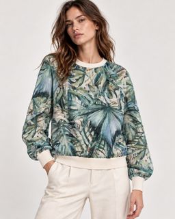 (Category: ) located in . Submitted by closet.cha (Listing ID 1465470064, Image 1). Description: .