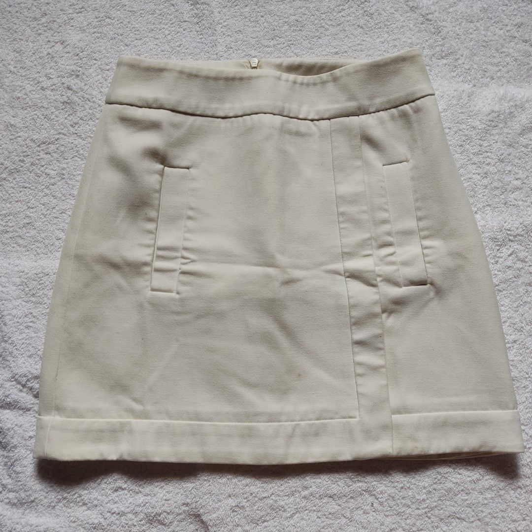 Zara White Skirt (Category: Skirts) located in Bacoor. Submitted by kmrynl (Listing ID 1465459193, Image 1). Description: Rfs: decluttering - no issue (see photos for details), just needs wash - good for formal wear and minimalist look - thick material - no ww; manage expectations - see last photos for measurements (in) MOP: BPI/Maribank only MOD: J&T/Lalamove.