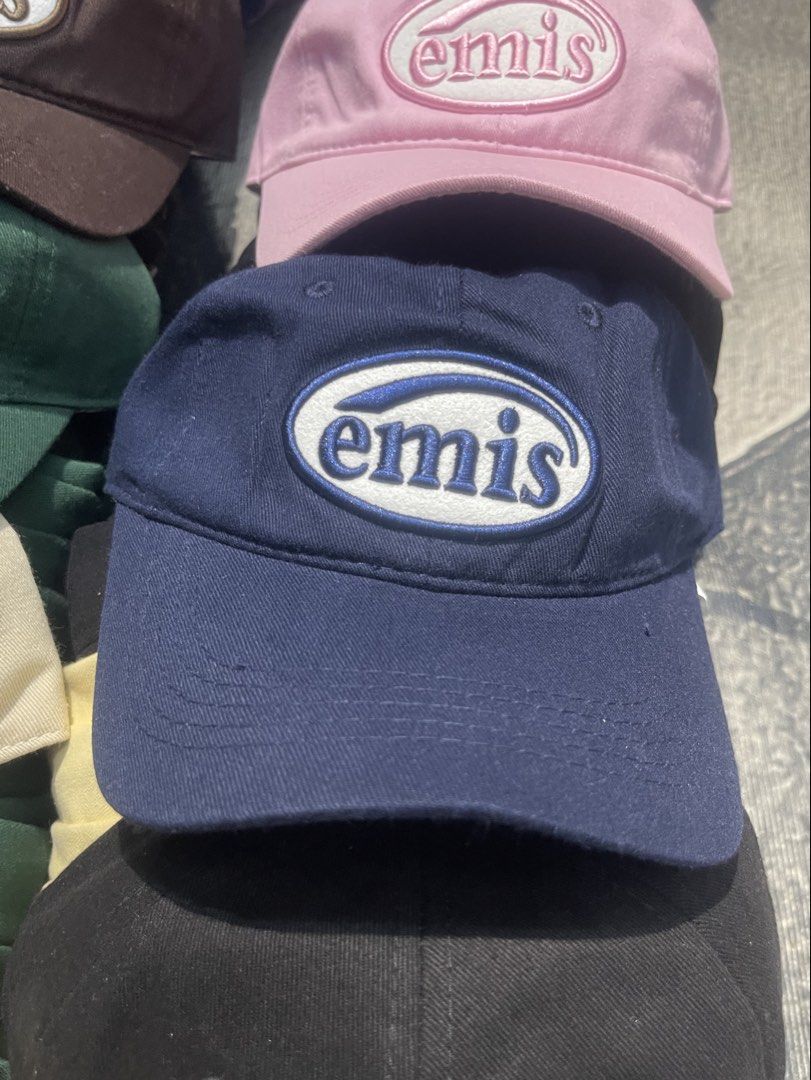 100% Authentic Emis Cap | Navy Blue Oval Logo Baseball Cap | Adjustable Fit (Category: Caps & Hats) located in Valenzuela. Submitted by oseancollective (Listing ID 1469205915, Image 1). Description: Keep your look clean and stylish with this navy blue Emis cap featuring the signature oval Emis logo. Its classic dark blue color pairs easily with everyday outfits, casual wear, and minimalist streetwear styles. Product Details: * Brand: Emis * Color