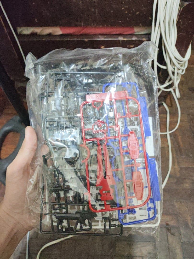 1/144 Mecha Model Kit with Shield & Rifle – Unassembled (Category: Gundam & Model Kits) located in Manila. Submitted by warmshark.1ae1ea (Listing ID 1469268350, Image 2). Description: Mecha model kit with a white, red, and blue color scheme. Unassembled model kit Includes parts for assembly Unofficial third-party model kit, not an original Bandai product Box may have minor imperfections Good for mecha fans and hobbyists looking for an affordable 