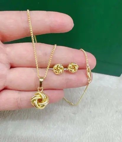 14K Vermeil Gold 2n1 Set (Category: Necklaces) located in Caloocan City. Submitted by cheskhaionlinestore2.0 (Listing ID 1469186656, Image 3). Description: New Collection 🥰 14k GOLD VERMEIL Super Sale ⚡ 2n1 Set ₱1050 only 📍 What is Vermeil Gold? 14K Vermiel Gold Gold vermeil (pronounced ver-may) is a high-quality type of gold-plated jewelry defined by a sterling silver base metal, a thick gold layer (at least 2.5 microns), and a gold purity of 