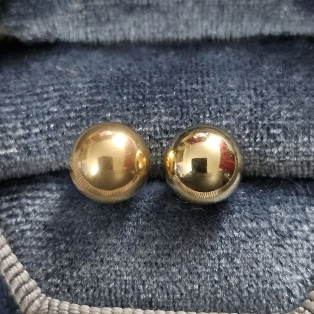 14k Yellow Gold Ball stud earrings no back. (Category: Earrings) located in Dumaguete. Submitted by kathgoldvintagepreowned (Listing ID 1469190864, Image 1). Description: Items are in good condition. Some wear. Scratches maybe visible. Could use cleaning. Measurements in pictures. No backs. No dents.