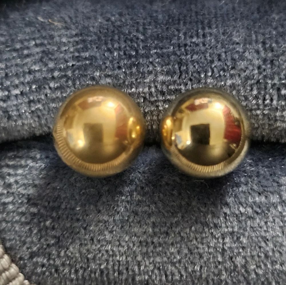 14k Yellow Gold Ball stud earrings no back. (Category: Earrings) located in Dumaguete. Submitted by kathgoldvintagepreowned (Listing ID 1469190864, Image 2). Description: Items are in good condition. Some wear. Scratches maybe visible. Could use cleaning. Measurements in pictures. No backs. No dents.