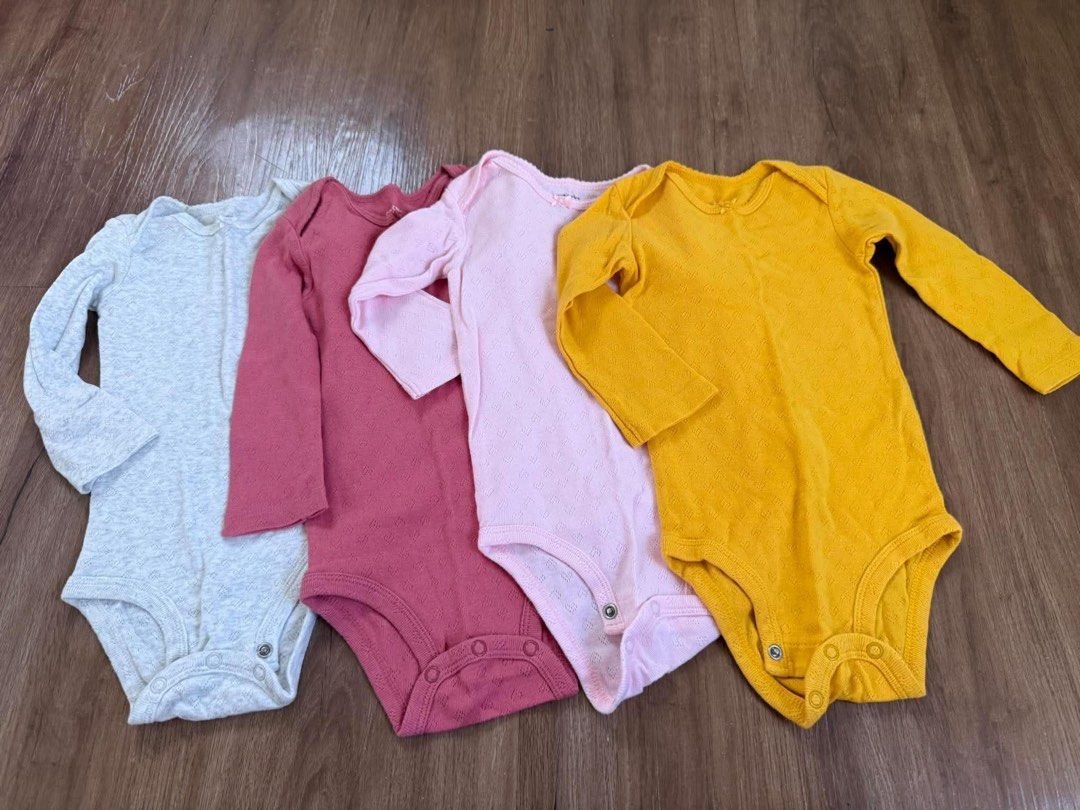 15 pcs Branded Baby Onesies (Category: Babies & Kids Fashion) located in Pasig City. Submitted by goodfindstudio.ph (Listing ID 1469187696, Image 3). Description: 15 pcs Branded Baby Onesies ✨ 6 pcs Carter’s short-sleeve onesies ✨ 5 pcs Uniqlo onesies ✨ 4 pcs Carter’s long-sleeve onesies ✅ Size on tag: 12 months ✅ Can fit up to 18–24 months, depending on baby’s build ✅ All in good condition ✅ Preloved baby clothes ✅ Take all basis only ₱2,300for 