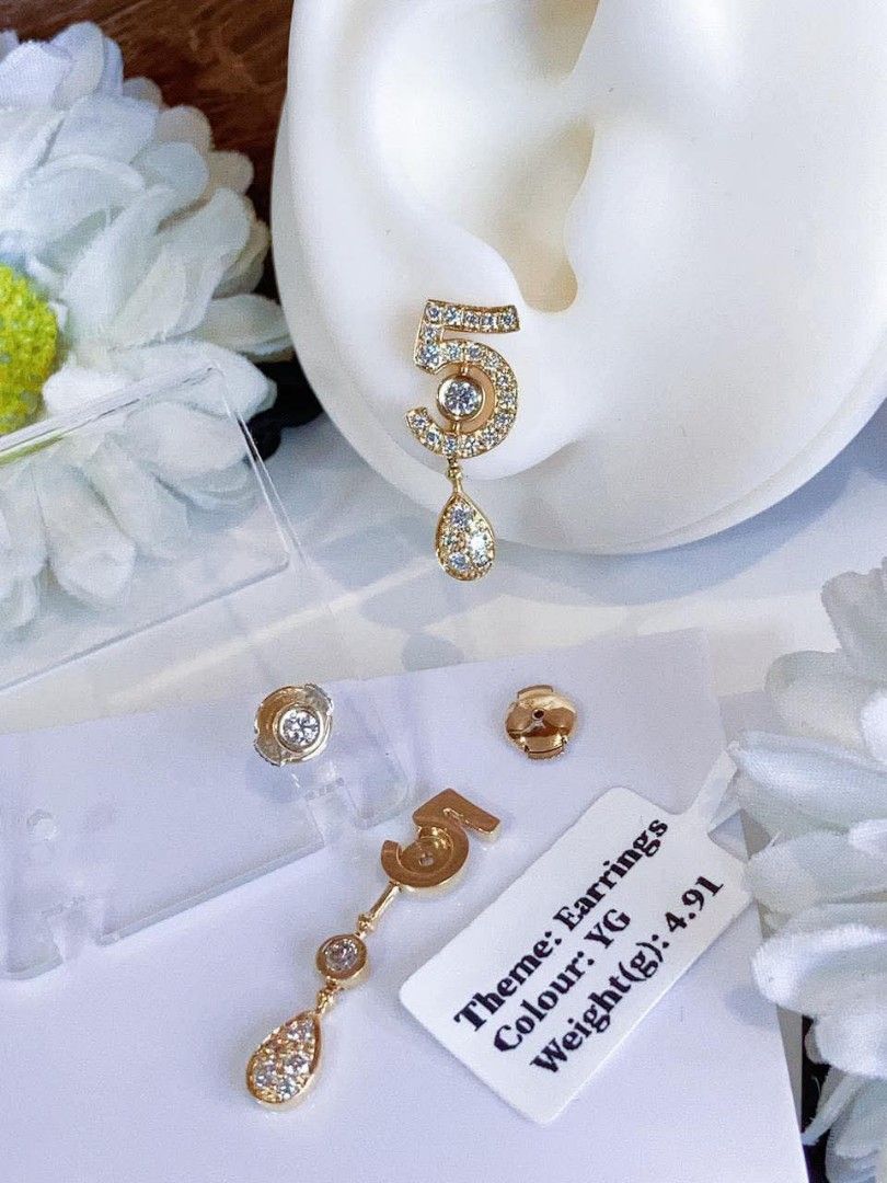 18k HongKong setting gold diamond earrings (Category: Earrings) located in Manila. Submitted by bhelgoldseller2ndaccount (Listing ID 1469223334, Image 2). Description: New!!✨New!!✨New!! 18k HongKong setting Gold 15,000/g 💯pawnable/naisasanla 💯with high appraisal rate 💯good investment 💯Direct supplier price 👉OPEN for resellers 🌺please take time to evaluate their actual sizes and grams 👉Best panggift for all occasions ✅ Sold per grams not pe