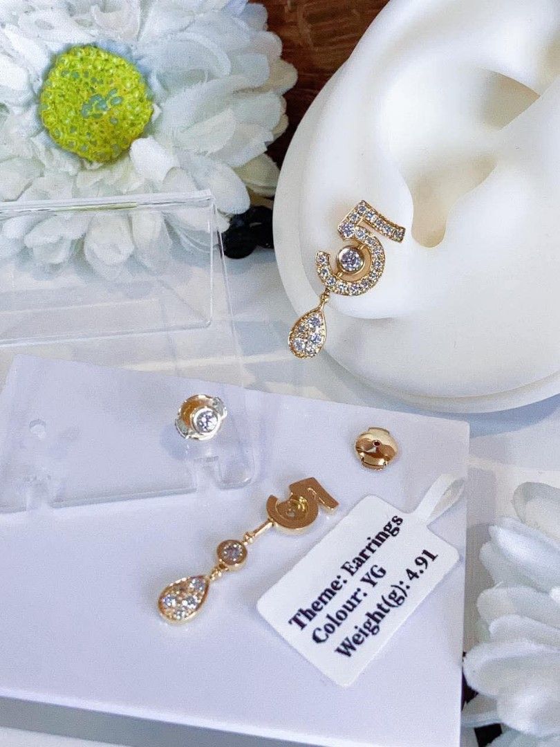 18k HongKong setting gold diamond earrings (Category: Earrings) located in Manila. Submitted by bhelgoldseller2ndaccount (Listing ID 1469223334, Image 3). Description: New!!✨New!!✨New!! 18k HongKong setting Gold 15,000/g 💯pawnable/naisasanla 💯with high appraisal rate 💯good investment 💯Direct supplier price 👉OPEN for resellers 🌺please take time to evaluate their actual sizes and grams 👉Best panggift for all occasions ✅ Sold per grams not pe