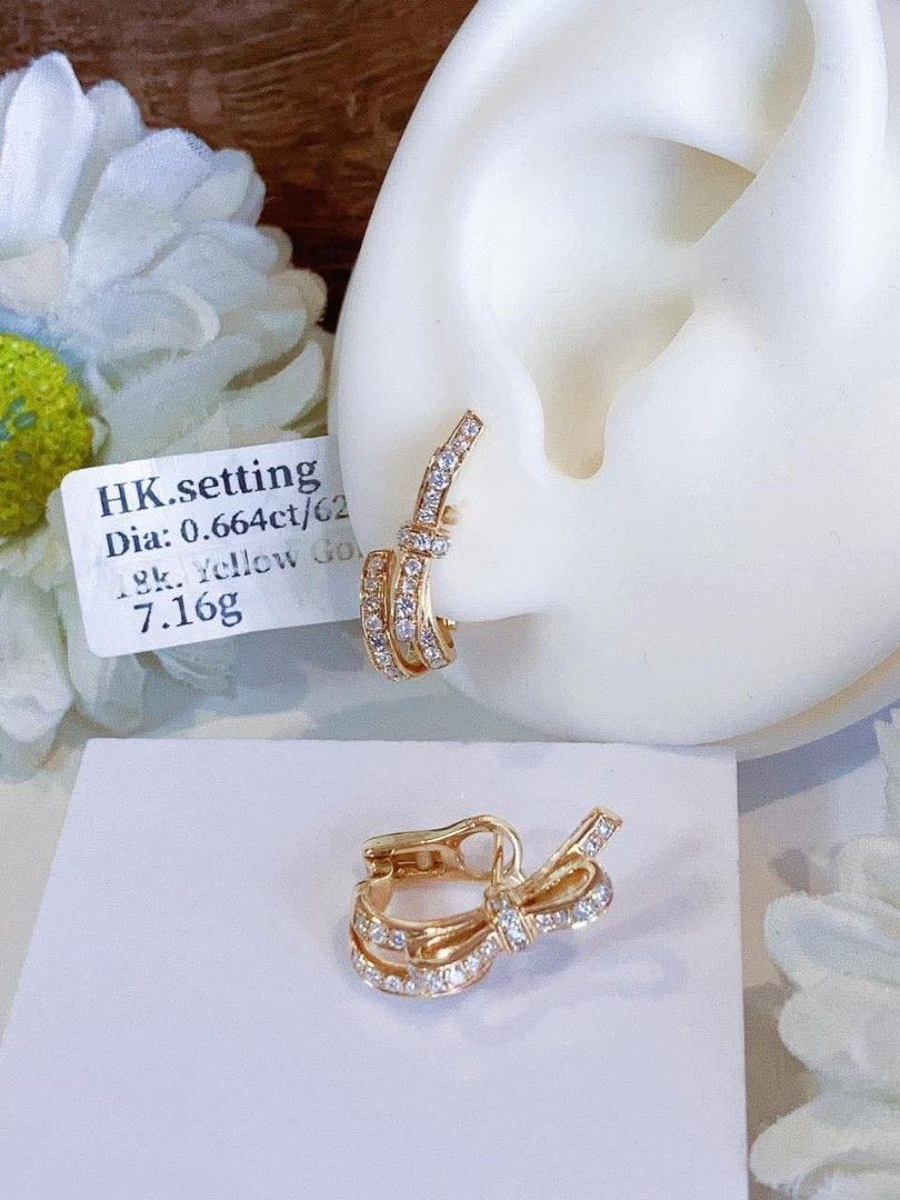 18k HongKong setting gold diamond earrings (Category: Earrings) located in Manila. Submitted by bhelgoldseller2ndaccount (Listing ID 1469223909, Image 2). Description: New!!✨New!!✨New!! 18k HongKong setting Gold 12,000/g 💯pawnable/naisasanla 💯with high appraisal rate 💯good investment 💯Direct supplier price 👉OPEN for resellers 🌺please take time to evaluate their actual sizes and grams 👉Best panggift for all occasions ✅ Sold per grams not pe