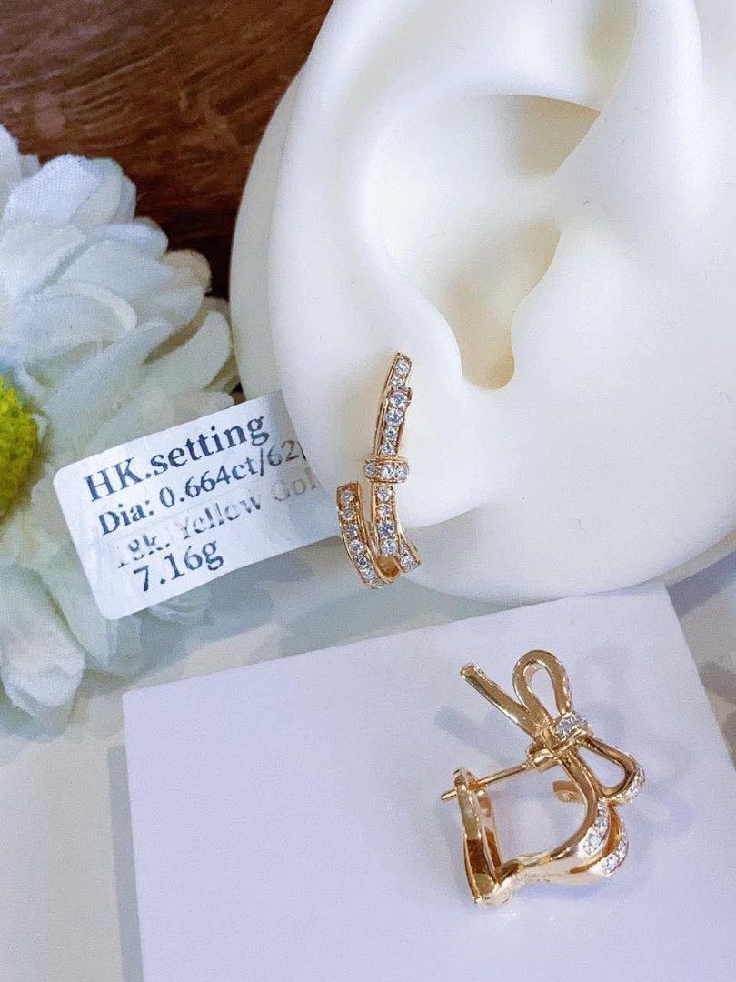 18k HongKong setting gold diamond earrings (Category: Earrings) located in Manila. Submitted by bhelgoldseller2ndaccount (Listing ID 1469223909, Image 3). Description: New!!✨New!!✨New!! 18k HongKong setting Gold 12,000/g 💯pawnable/naisasanla 💯with high appraisal rate 💯good investment 💯Direct supplier price 👉OPEN for resellers 🌺please take time to evaluate their actual sizes and grams 👉Best panggift for all occasions ✅ Sold per grams not pe
