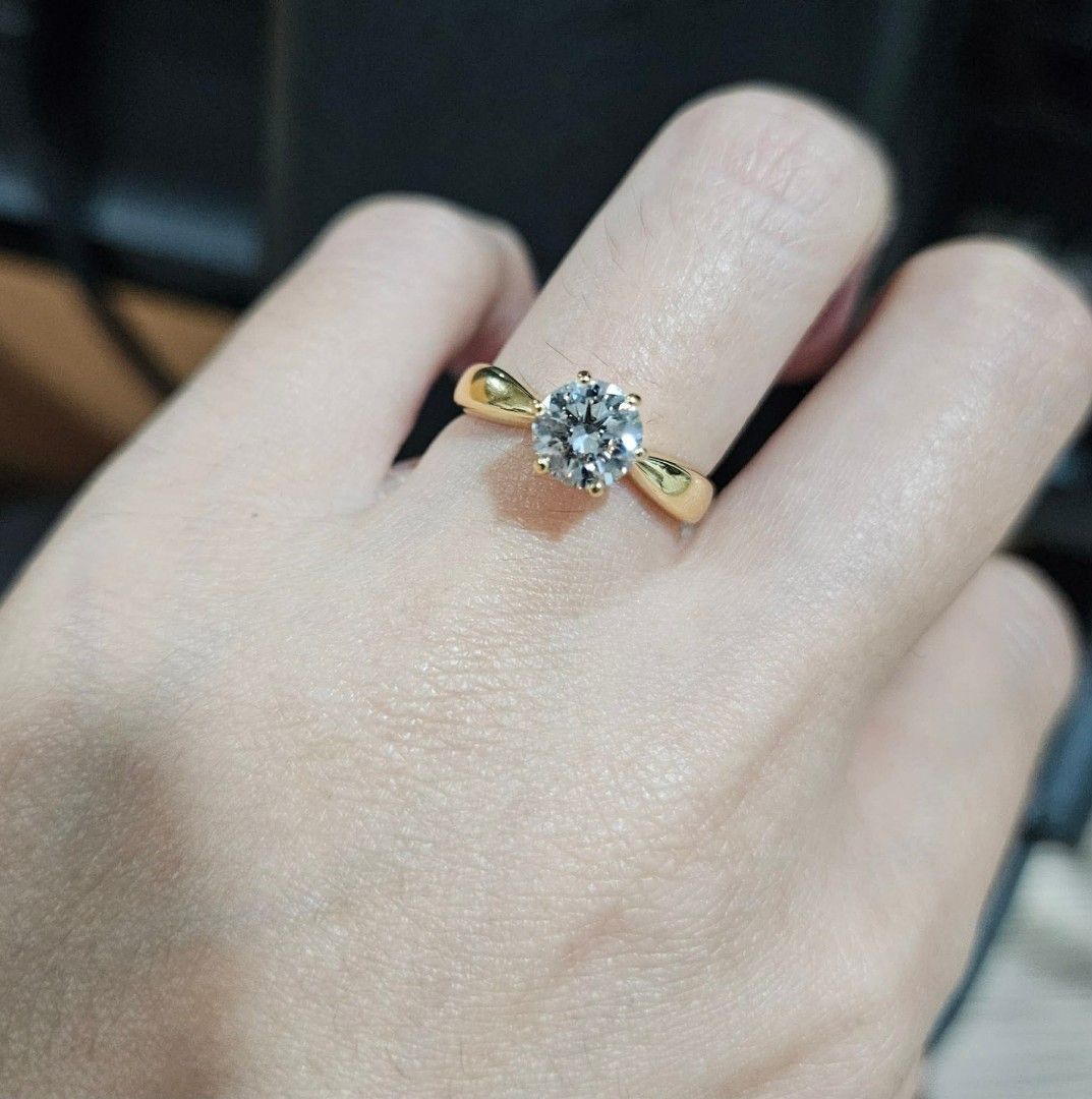 18k Lab grown diamond engagement ring (Category: Rings) located in Manila. Submitted by bhelgoldseller2ndaccount (Listing ID 1469307759, Image 1). Description: 3 to 5days making 1ct. Lab Grown Diamond 18k Gold Per pc not per g bintahan. ₱ 34,000 - 36,000 Dpnde sa size ang price ng ring Yan na ring sse 5½ 35,000 Kasama na lahat Labor and Dia stone ..