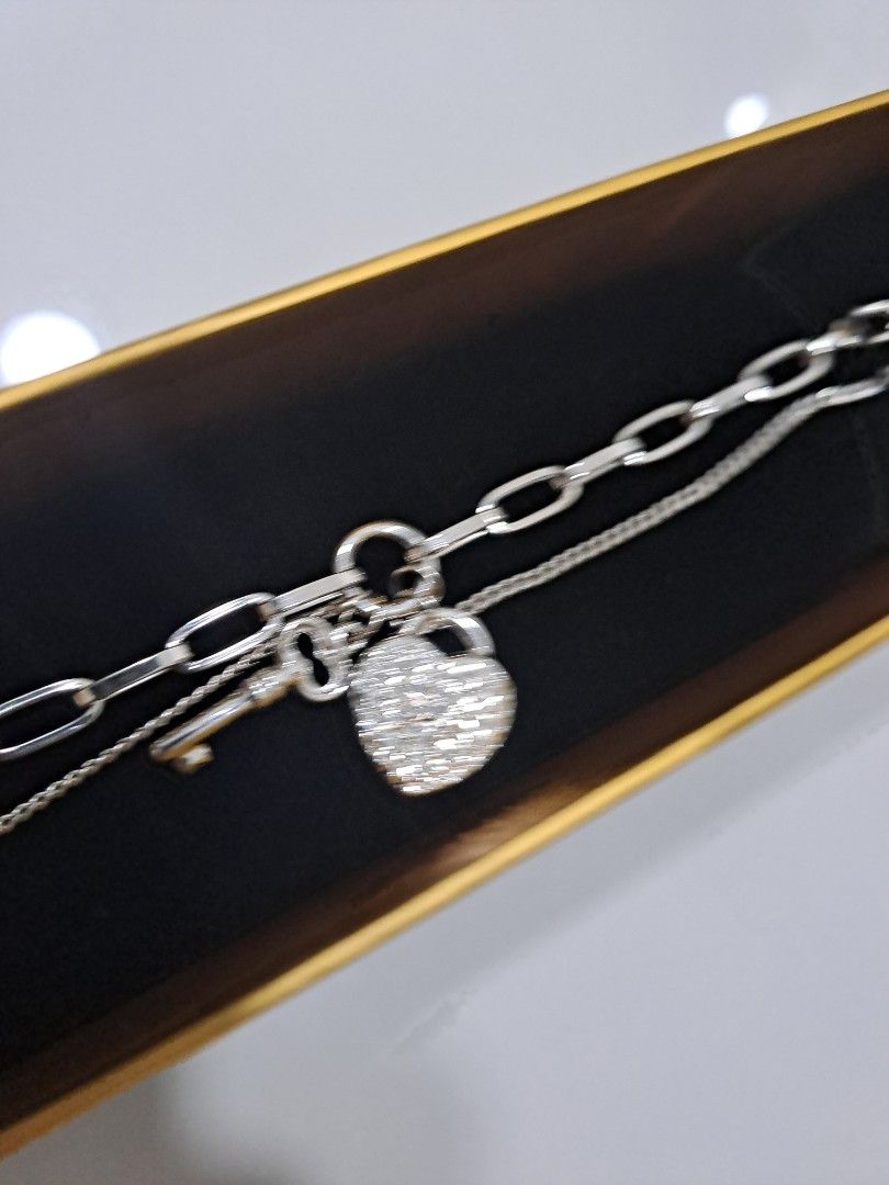 18k white gold (Category: Bracelets) located in Angeles City. Submitted by r.k.collectionluxe (Listing ID 1469385046, Image 3). Description: 7,700 per grams 18k white gold brandnew 7.5 INCHES.