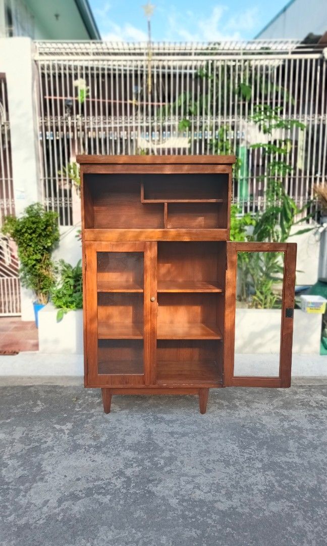 1960s mid-century modern display cabinet (Category: Shelves, Cabinets & Racks) located in Santa Rosa. Submitted by tonyhawk0592 (Listing ID 1469231416, Image 2). Description: solidwood good condition sold as, is, pick up or deliver thru lalamove.