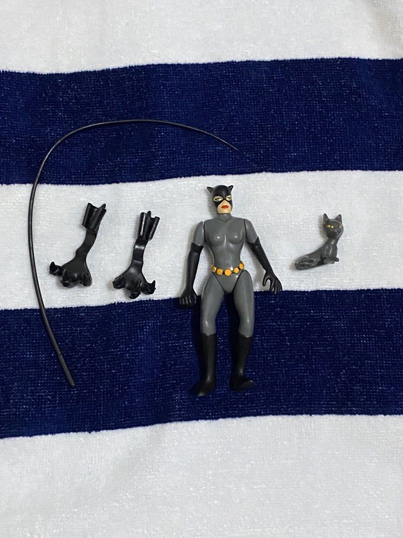 1993 Kenner Batman Catwoman (Category: Figurines & Statues) located in Urdaneta. Submitted by prelovedandfound (Listing ID 1469182779, Image 1). Description: This is the vintage 1993 Kenner Batman: The Animated Series Catwoman Action Figure with its original accessories. Complete In good condition Location: Urdaneta Pangasinan.