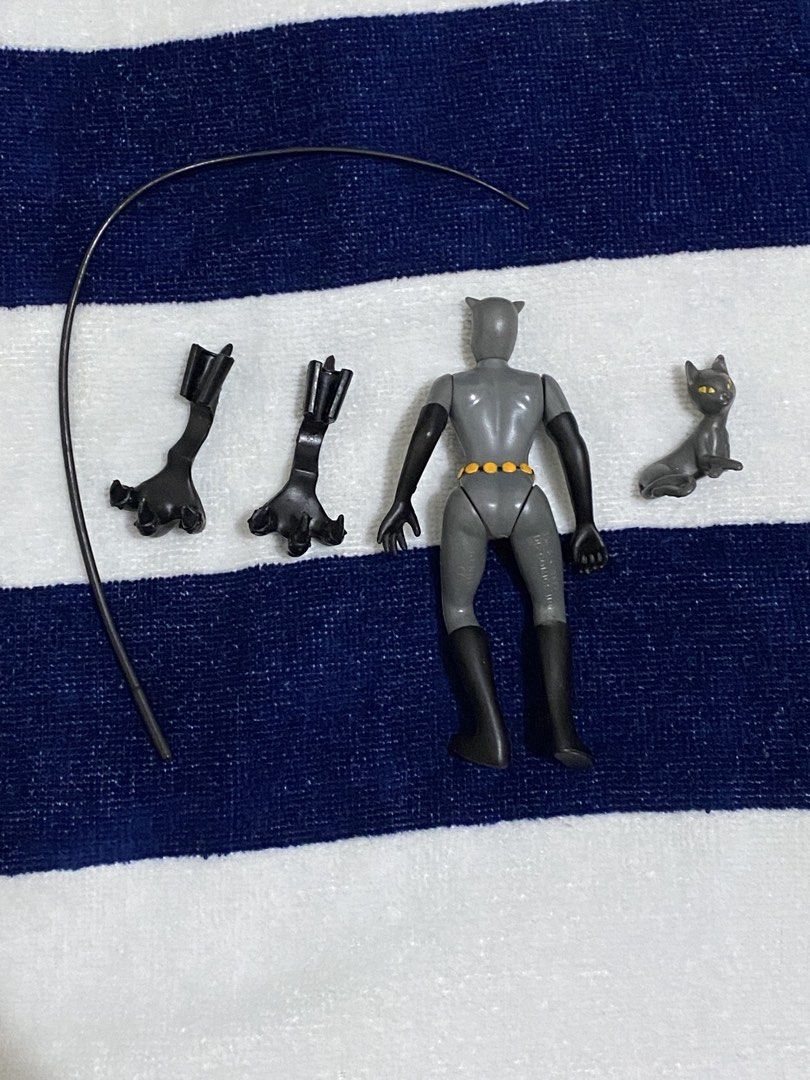 1993 Kenner Batman Catwoman (Category: Figurines & Statues) located in Urdaneta. Submitted by prelovedandfound (Listing ID 1469182779, Image 2). Description: This is the vintage 1993 Kenner Batman: The Animated Series Catwoman Action Figure with its original accessories. Complete In good condition Location: Urdaneta Pangasinan.