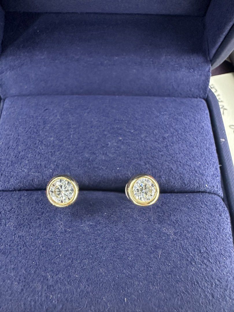 1 carat total Diamond stud earrings (Category: Jewelry) located in Quezon City. Submitted by dazzlejeweller (Listing ID 1469202865, Image 3). Description: 0.50 carat each natural diamond earrings in 18K gold. 1 carat total. Sobrang puti ng diamond. .