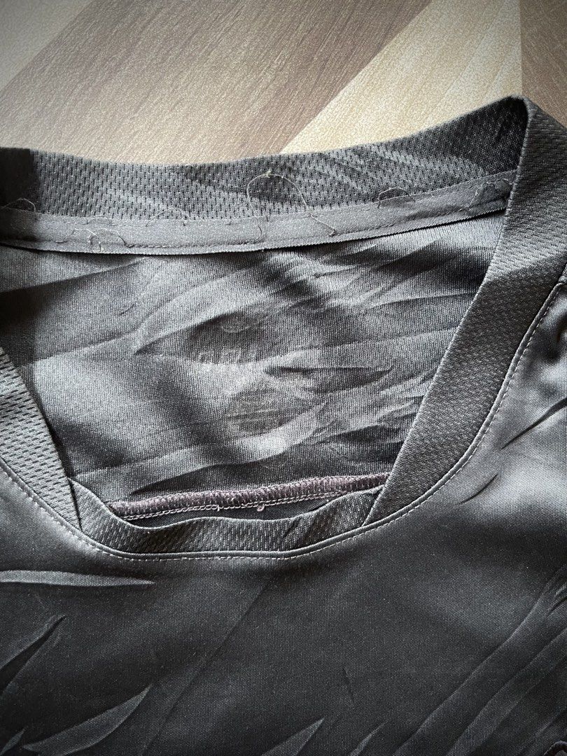 2011–2013 Manchester United Nike Training Jersey (Category: Activewear) located in Pagadian. Submitted by thrift.wrld (Listing ID 1469257856, Image 3). Description: 2011–2013 Manchester United Nike Training Jersey Dimensions: • Width: 23 • Length: 28 Drop Prices: • Mine: 800 + ₱9O shipping fee (sf) Details: • 1O/1O Color rate • Back Crack Print, Excellent condition • Need wash.