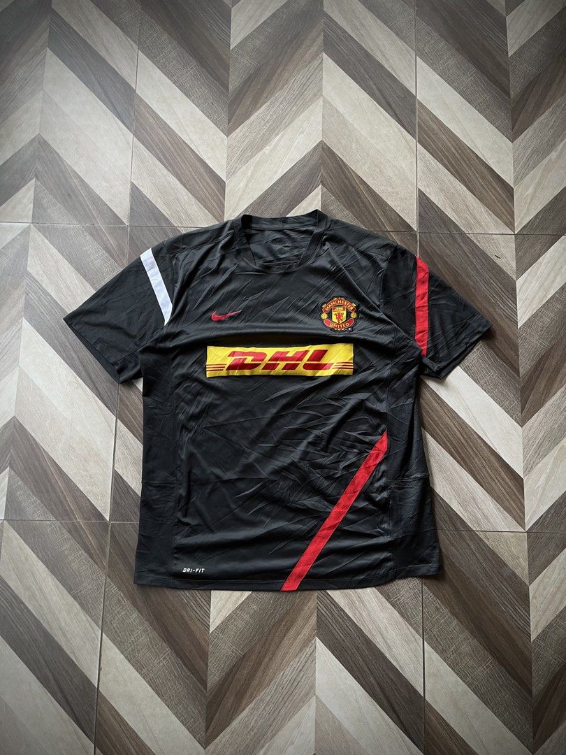 2011–2013 Manchester United Nike Training Jersey (Category: Activewear) located in Pagadian. Submitted by thrift.wrld (Listing ID 1469257856, Image 1). Description: 2011–2013 Manchester United Nike Training Jersey Dimensions: • Width: 23 • Length: 28 Drop Prices: • Mine: 800 + ₱9O shipping fee (sf) Details: • 1O/1O Color rate • Back Crack Print, Excellent condition • Need wash.