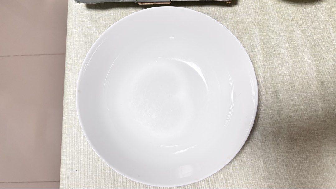 24cm Mickey Mouse Serving Bowl (Category: Dinnerware & Cutlery) located in Calamba. Submitted by cur8d (Listing ID 1469323528, Image 3). Description: brand new box is damaged.