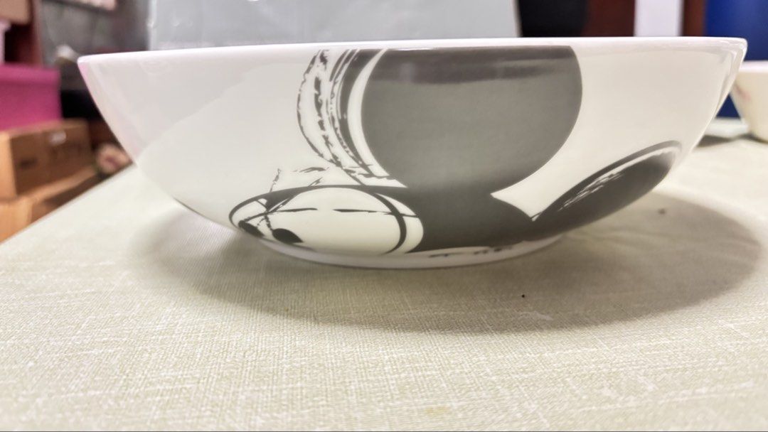 24cm Mickey Mouse Serving Bowl (Category: Dinnerware & Cutlery) located in Calamba. Submitted by cur8d (Listing ID 1469323528, Image 2). Description: brand new box is damaged.