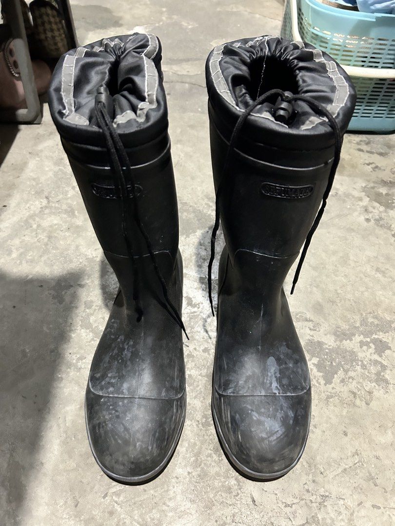 28cm Steel Toe Rubber Boots (Category: Boots) located in Quezon City. Submitted by jjsurplus_23 (Listing ID 1469292283, Image 1). Description: .