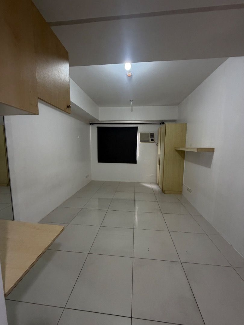 2 TORRE LORENZO STUDIO UNIT FOR RENT (Category: Apartments & Condos) located in Manila. Submitted by lorin.bindal (Listing ID 1469165048, Image 3). Description: studio across DE LA SALLE TAFT 26SQM SEMI FURNISHED 20TH FLOOR.