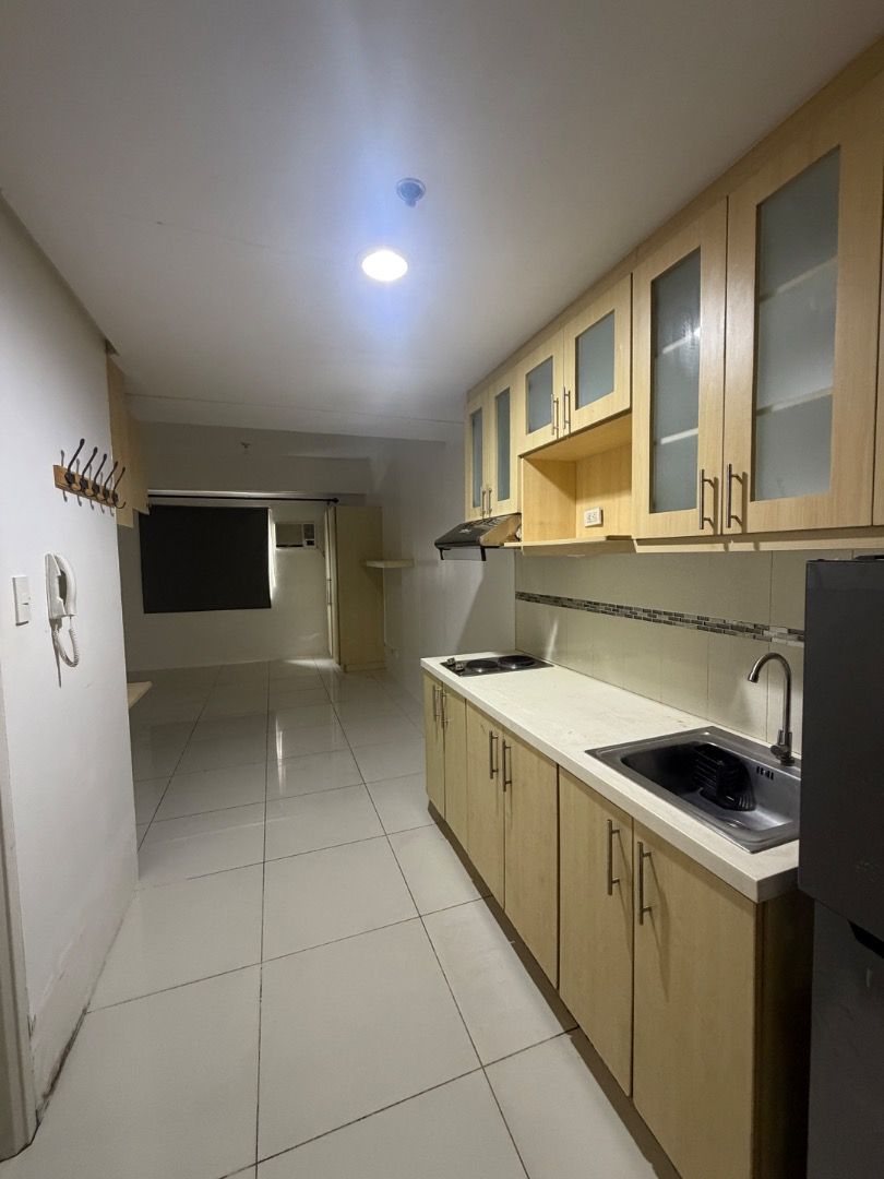 2 TORRE LORENZO STUDIO UNIT FOR RENT (Category: Apartments & Condos) located in Manila. Submitted by lorin.bindal (Listing ID 1469165048, Image 1). Description: studio across DE LA SALLE TAFT 26SQM SEMI FURNISHED 20TH FLOOR.