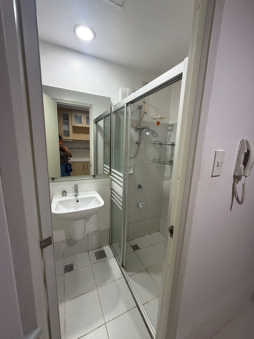 2 TORRE LORENZO STUDIO UNIT FOR RENT (Category: Apartments & Condos) located in Manila. Submitted by lorin.bindal (Listing ID 1469165048, Image 2). Description: studio across DE LA SALLE TAFT 26SQM SEMI FURNISHED 20TH FLOOR.
