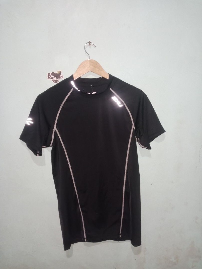 2XU Elite men's Compression shirt (Category: Activewear) located in Dasmarinas. Submitted by francoprancisco (Listing ID 1469273450, Image 2). Description: 2XU Elite Compression shirt. 18 x 27 dimes.xxl on tag best fit large to XL. PWX flex fabric. moistwick/ Uv protect/lighweight. as new cond. 650 plus sfee Cavite loc..