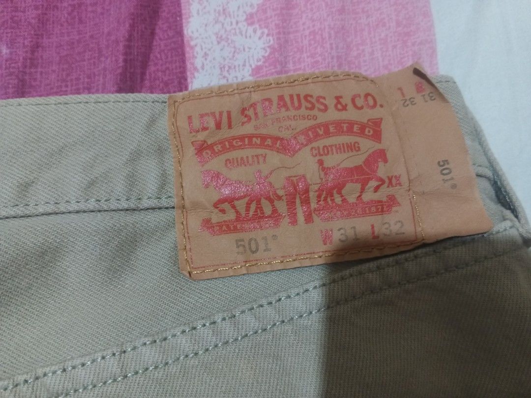 501 levis (Category: Activewear) located in Isabel. Submitted by nieljun112187 (Listing ID 1469175896, Image 1). Description: Levis 501 jeans width 32-33 length 42 colorate 9 leg open 8 off/legit.