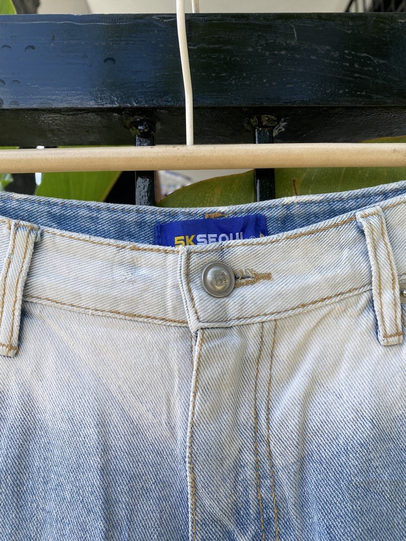 5K Seoul Gradient Denim Shorts Size Medium (Category: Shorts) located in Roxas City. Submitted by dua-garments23 (Listing ID 1469208261, Image 2). Description: - Brand: 5K Seoul 32-33 - Style: Denim shorts with a cool two-tone gradient wash (light blue to off-white) - Fit: Relaxed, wide-leg fit for casual street wear - Details: Button fly closure, branded hardware, standard belt loops, and back patch pockets - Material: Sturdy and durable denim f