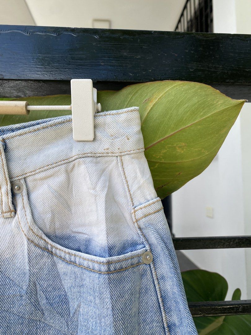 5K Seoul Gradient Denim Shorts Size Medium (Category: Shorts) located in Roxas City. Submitted by dua-garments23 (Listing ID 1469208261, Image 3). Description: - Brand: 5K Seoul 32-33 - Style: Denim shorts with a cool two-tone gradient wash (light blue to off-white) - Fit: Relaxed, wide-leg fit for casual street wear - Details: Button fly closure, branded hardware, standard belt loops, and back patch pockets - Material: Sturdy and durable denim f