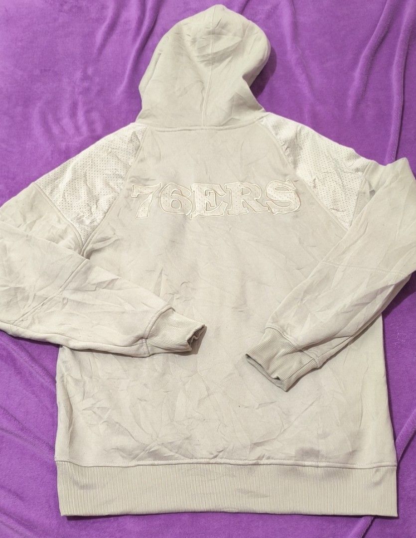 76ERS HOODIE (Category: Hoodies) located in Dumaguete. Submitted by nostaldripph (Listing ID 1469163470, Image 3). Description: NBA TAG 21.5*28 LOOSE STITCH, DAMAGED AGLET.