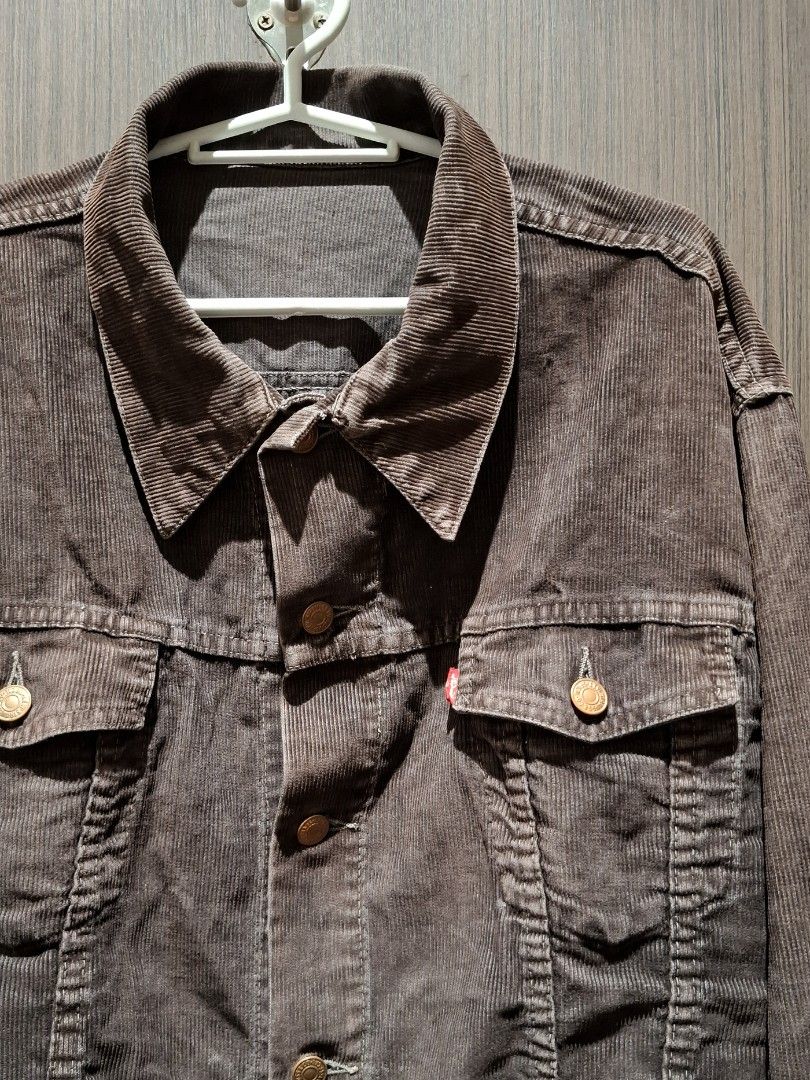 80's Levi's Type 3 Brown Corduroy Trucker Jacket (Guaranteed Authentic) (Category: Coats, Jackets and Outerwear) located in Pasig City. Submitted by coveted.mnl (Listing ID 1469319324, Image 1). Description: Guaranteed Authentic Vintage Piece📌 See last 2 pics for better lighting🤍 Color Rate :8/10 Best fit to: Xl Width : 24 Length : 25 (MEASURED BY INCHES) 8/10 overall condition No issues or flaws in fabric • P2200 Slightly negotiable • Pasig Ci