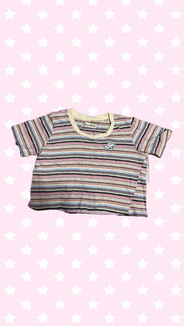 衫 （分類：T-shirt）位於 Hong Kong。 由 kitty140 提交（商品編號 1469314639，圖片 4）。簡介： 清衣櫃 出二手衫HK HK!!!! P.1 $30 P.2 $30 P.3 $30 P.4 $20 P.5 M size $40 P.6 M size $40 全新的 有意可DM!!。