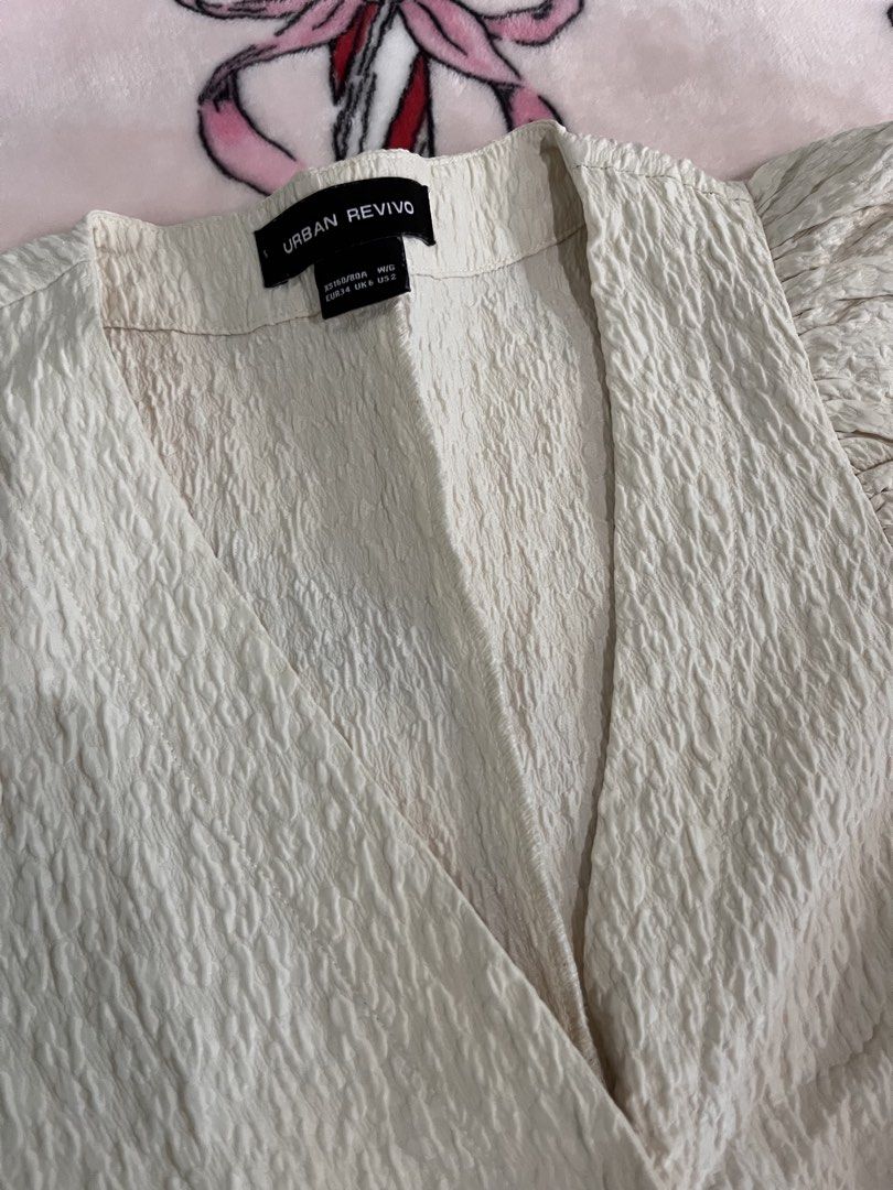 ⋆. 𐙚 ˚ urban revivo textured top (Category: Blouses) located in Makati City. Submitted by thezarachives (Listing ID 1469329931, Image 2). Description: .