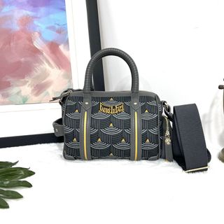 (Category: ) located in . Submitted by hourbags (Listing ID 1469255679, Image 1). Description: .