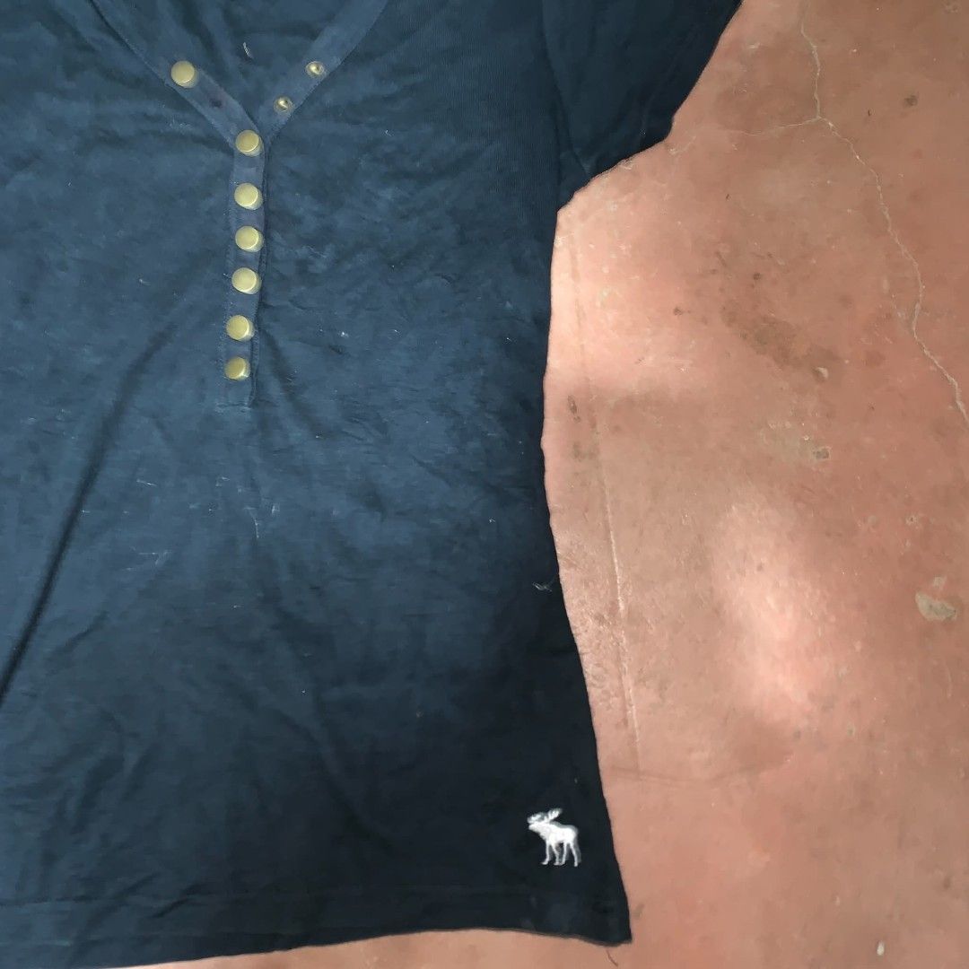 ABERCROMBIE (Category: Blouses) located in Cagayan de Oro. Submitted by prieyaazenia_30 (Listing ID 1469310550, Image 3). Description: EXCELLENT NO ISSUE.