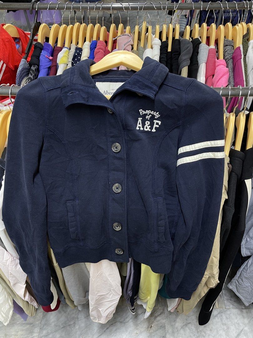 Abercrombie & fitch (Category: Coats, Jackets and Outerwear) located in Lucena. Submitted by riyizthriftz (Listing ID 1469299152, Image 1). Description: Abercrombie & fitch Small on tag Good condition Color rate 9/10.