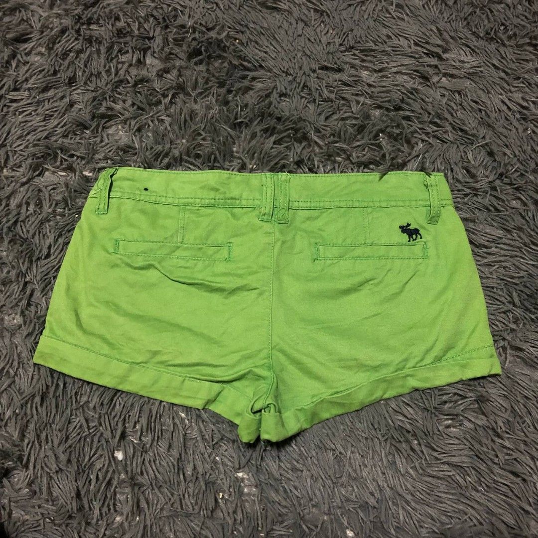 Abercrombie & Fitch (Category: Shorts) located in Camiling. Submitted by thriftscape2024 (Listing ID 1469330297, Image 1). Description: Excellent Condition Color rate: 9/10 Issue: ❌❌❌ W: 30 L: 10.5 Thigh: 10.5 Leg Opening: 10.