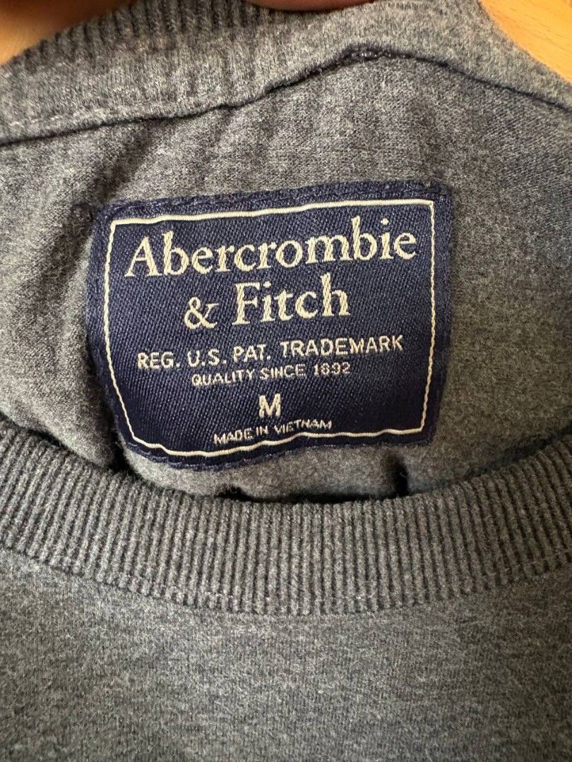 Abercrombie & Fitch Embroidered Logo Tee (Category: Shirts) located in Tacurong. Submitted by ukayutopia (Listing ID 1469229458, Image 3). Description: Abercrombie & Fitch Embroidered Logo Tee ‎Dimes: W17.5×L24.5 ‎Size on tag: Medium ‎Condition: 9/10 ‎Issue: None.