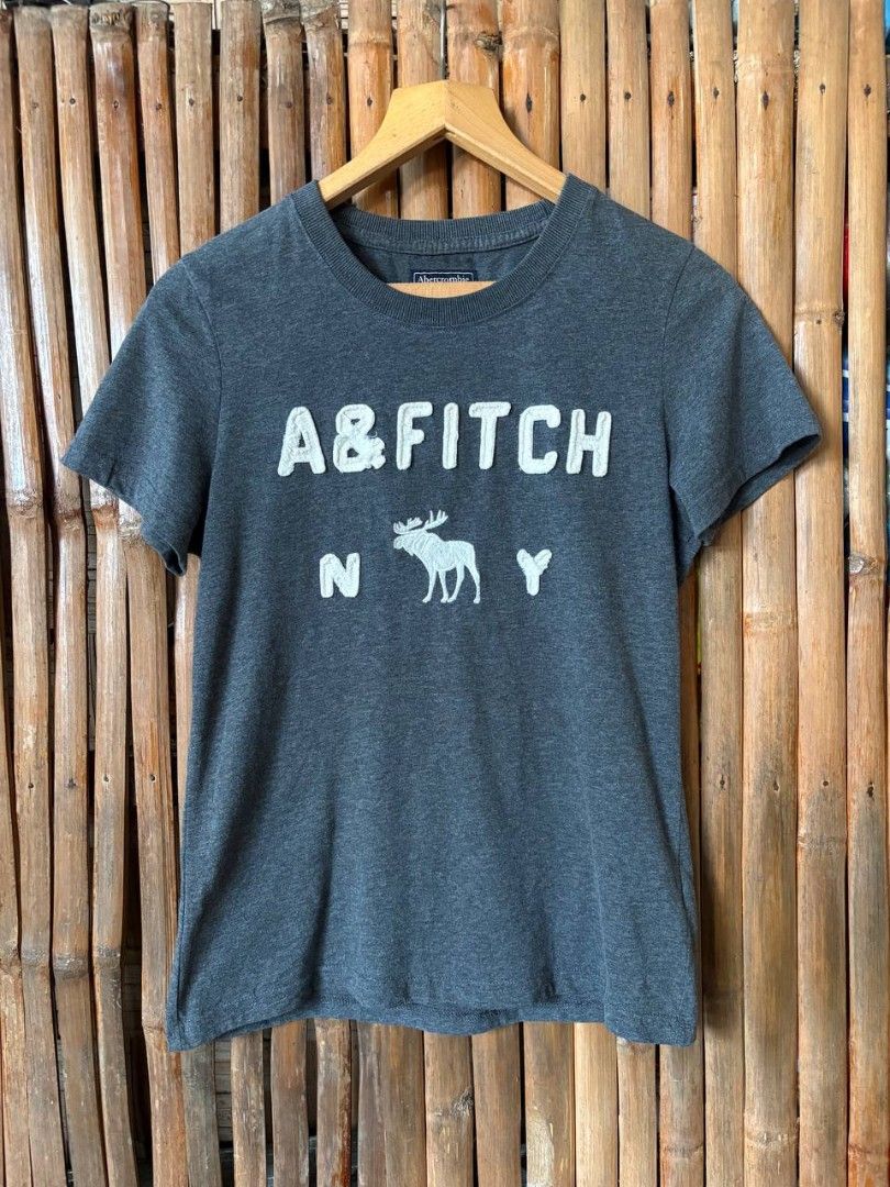 Abercrombie & Fitch Embroidered Logo Tee (Category: Shirts) located in Tacurong. Submitted by ukayutopia (Listing ID 1469229458, Image 1). Description: Abercrombie & Fitch Embroidered Logo Tee ‎Dimes: W17.5×L24.5 ‎Size on tag: Medium ‎Condition: 9/10 ‎Issue: None.