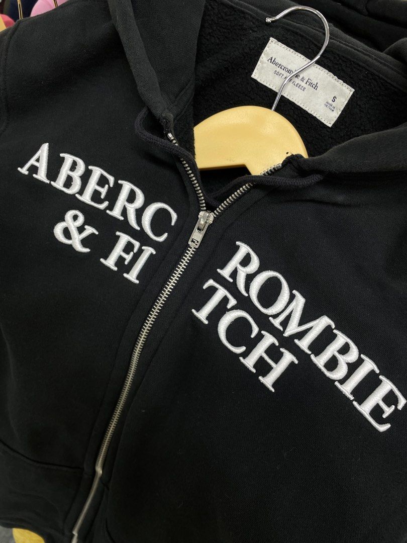 Abercrombie and fitch (Category: Coats, Jackets and Outerwear) located in Lucena. Submitted by riyizthriftz (Listing ID 1469297105, Image 2). Description: Abercrombie & fitch zip up Oversized small Good condition Color rate 9.8/10 .
