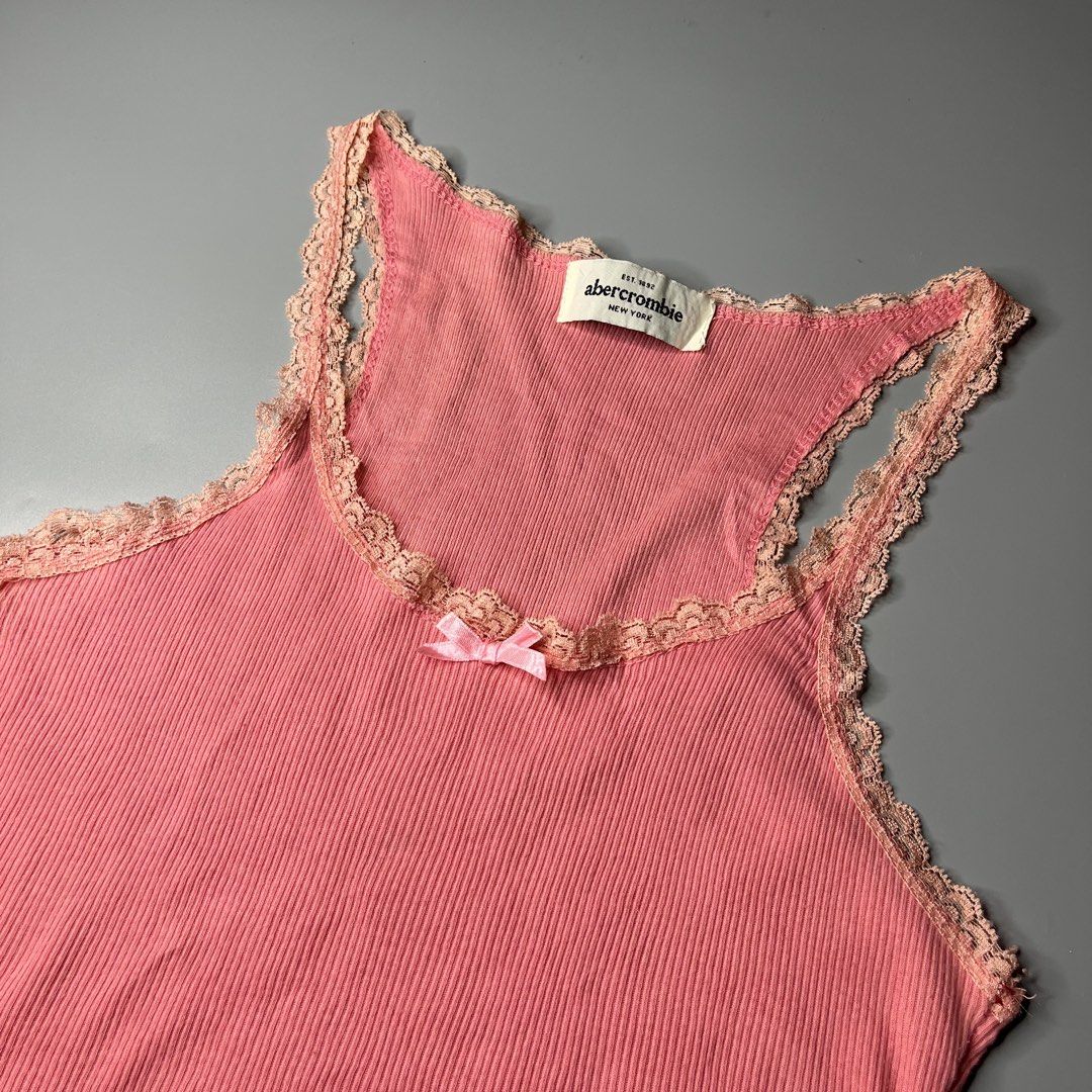 ABERCROMBIE CAMI TOP (Category: Sleeveless) located in Manila. Submitted by aaaaaahhhhhh (Listing ID 1469302777, Image 3). Description: No size tag, No washtag 14W 24L Slit, Restitched Lalamove or J&t Express + Shipping fee.