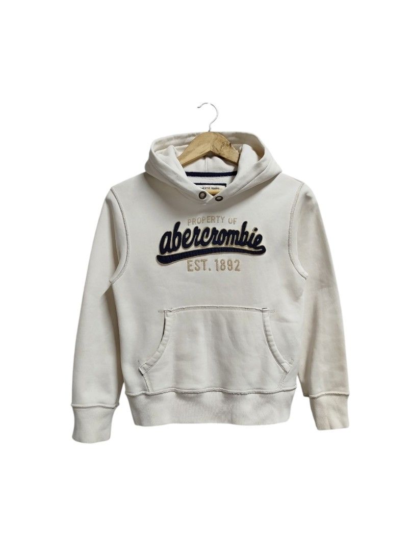 ABERCROMBIE WHITE HOODIE JACKET (Category: Coats, Jackets and Outerwear) located in Bayombong. Submitted by Gentlemans_ClosEt (Listing ID 1469290287, Image 1). Description: ABERCROMBIE WHITE HOODIE JACKET SIZE SMALL ON TAG DIMES: W17 X L22 GOOD CONDITION.